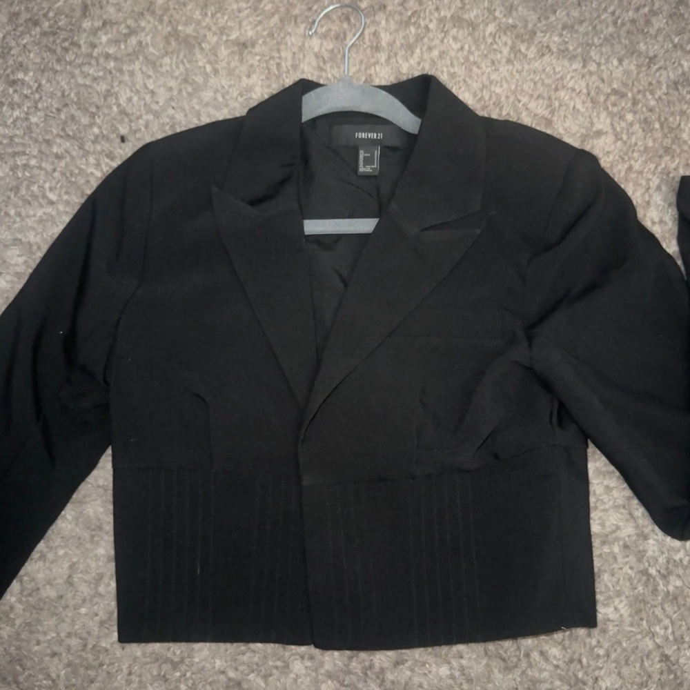 Forever 21 Elegant Black Cropped Blazer